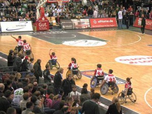 Demo beim Spiel TBB Trier - Alba Berlin-03 - Ehrenrunde