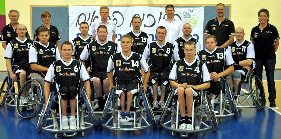 Team-Foto-Herren-Natio-Turnier-Nazareth - 3. Reihe re.: Nr. Dirk Passiwan (Foto: DRS-Chr. Küffner)
