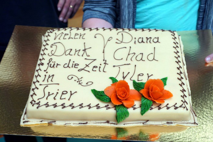 Der Kuchen von den Fans für die scheidenden Spieler Diana Dadzite, Chad Jazzman und Tyler Saunders